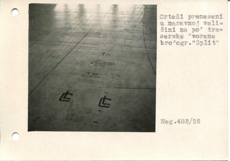 Crteži preneseni u naravnoj veličini slikani na pod traserske dvorane - Brodogradilište Split, 1956.